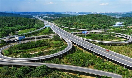 白云钢筋套筒应用于高速公路